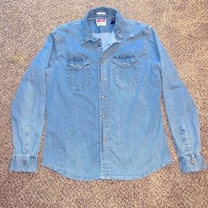 Mens large Wrangler cowboy cut work shirt.